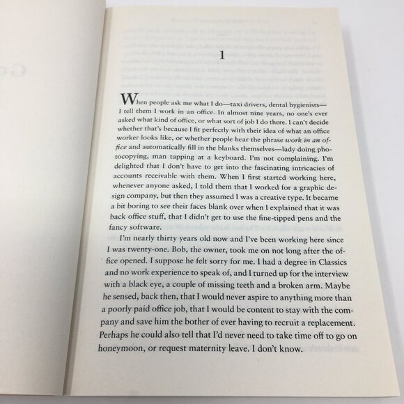 Eleanor Oliphant Is Completely Fine by Gail Honeyman Softbound Paperback Book - Picture 6 of 11